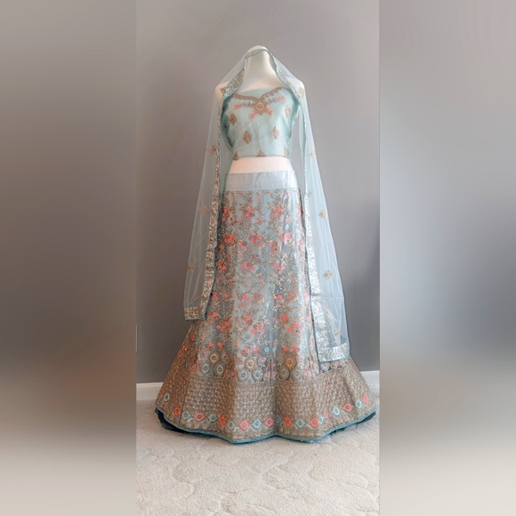 Indian Bridal Lehenga Shalwar - Picture 5 of 8